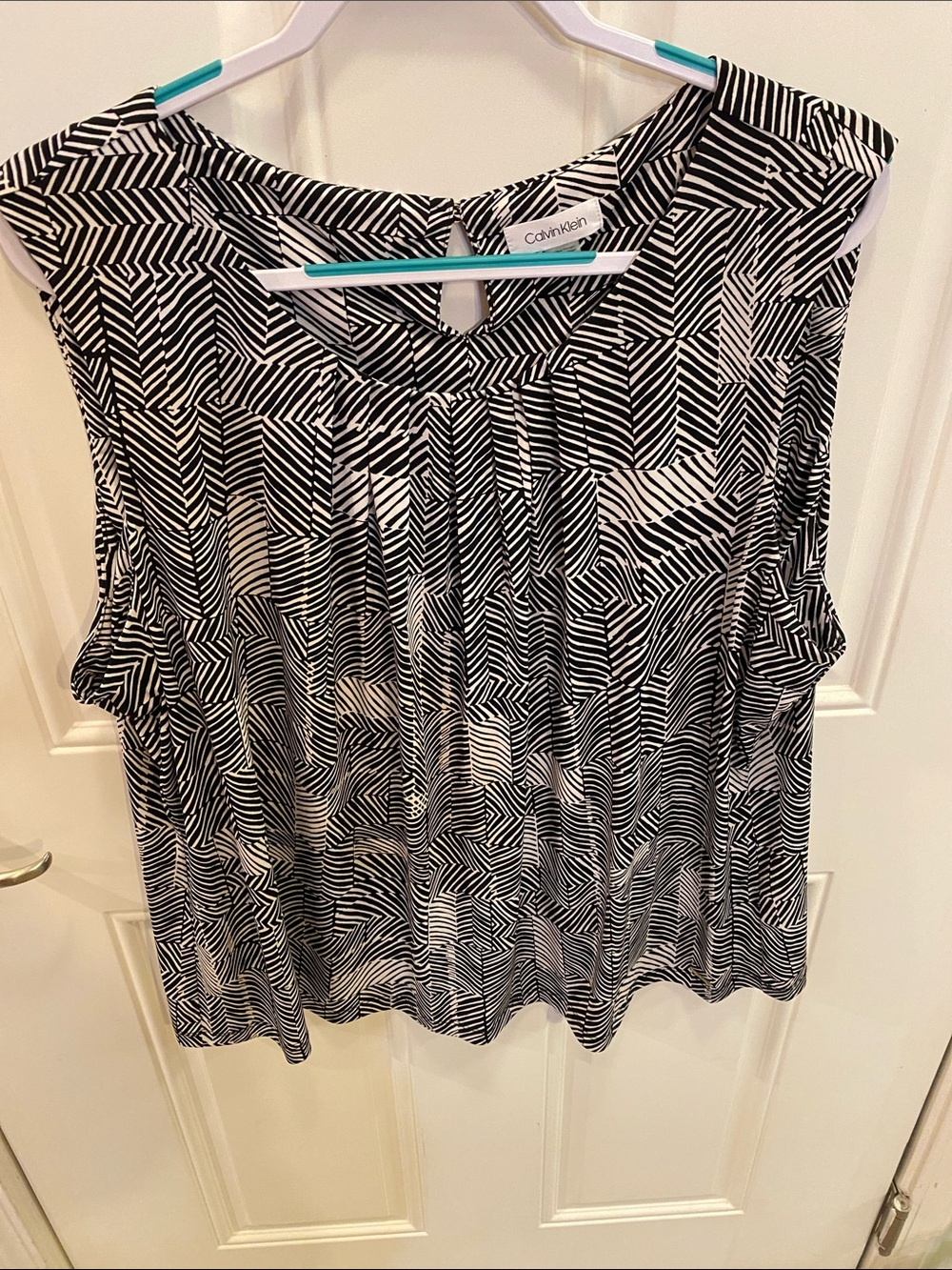 Calvin Klein Black & White Geometric Cap-Sleeve Blouse